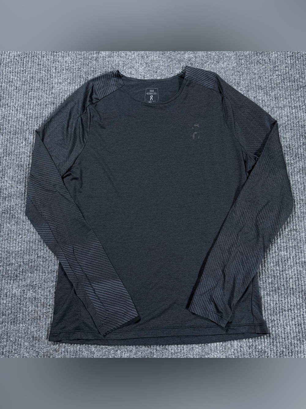 On Cloud Shirt Mens M Gray Long Sleeve Performance Long-T Running Athletic Gym